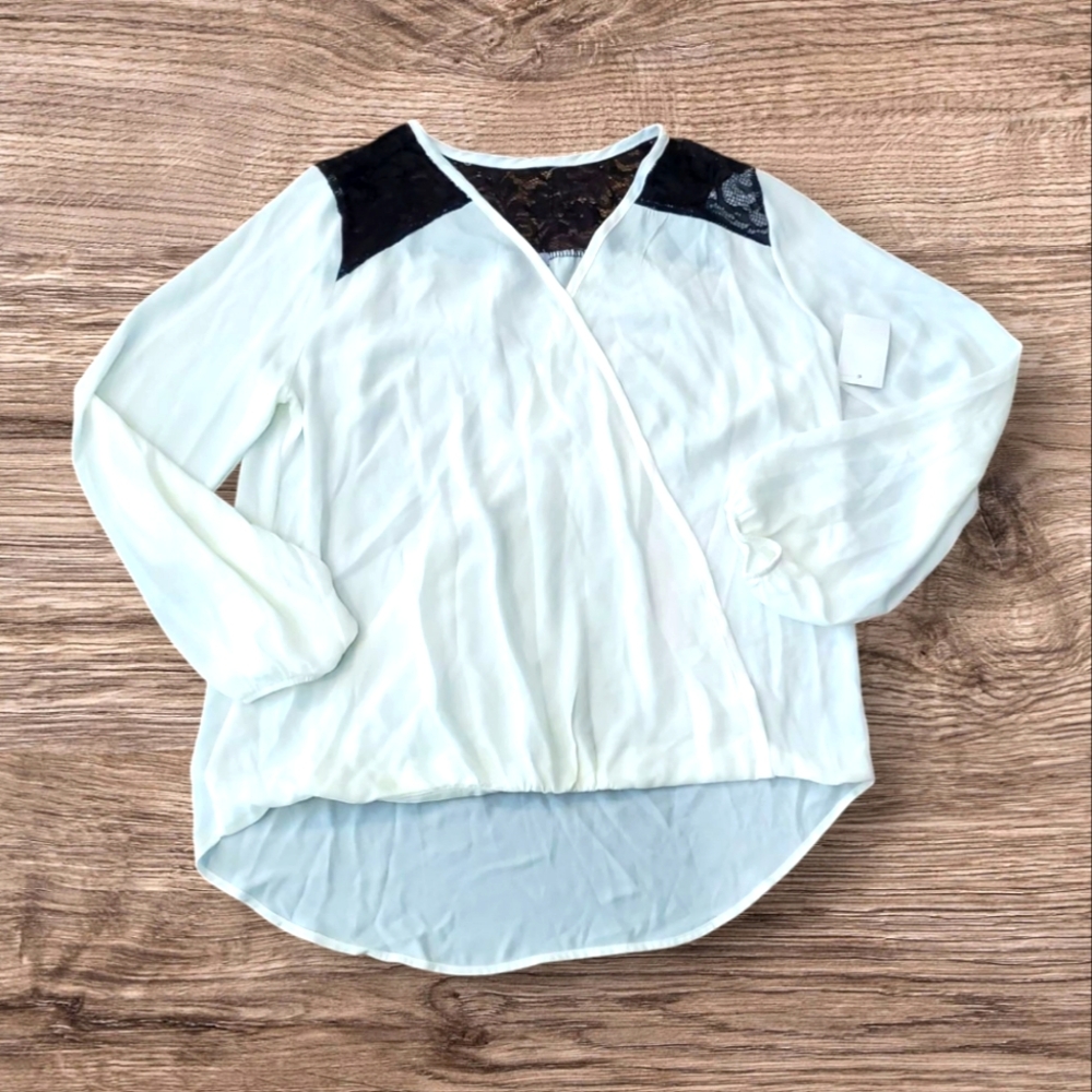 NWT Charlotte Russe Long Sleeve Blouse Size Medium